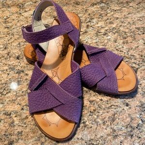 Caminar por la vida true purple leather sandals